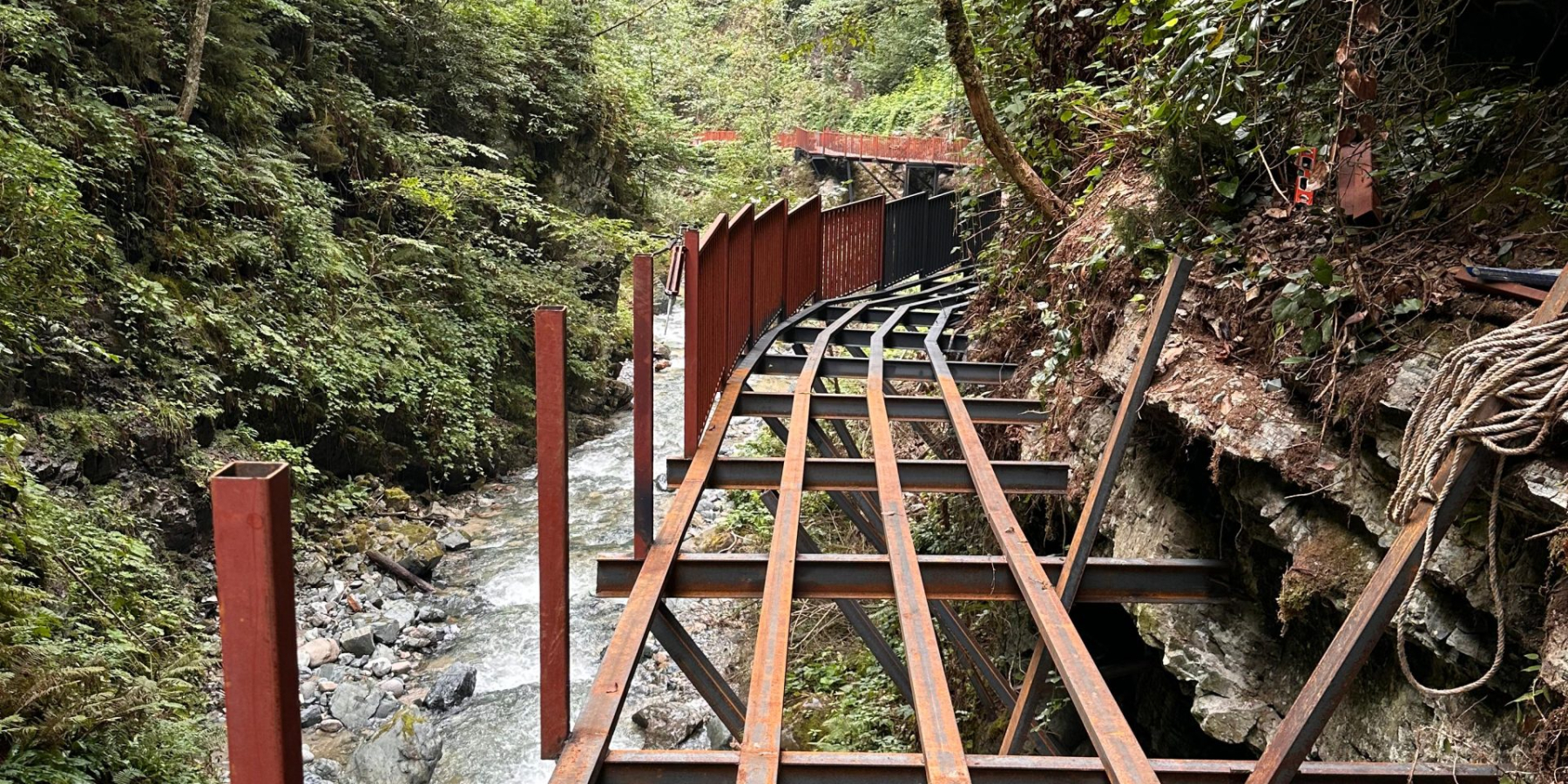 Palovit Şelalesi Yürüyüş Yolu